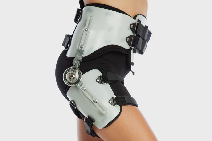 Şekil 5:  Kalça protez çıkmasının kapalı tedavisi sonrası veya revizyon ameliyatından sonra kullanılan kalça ortezi
