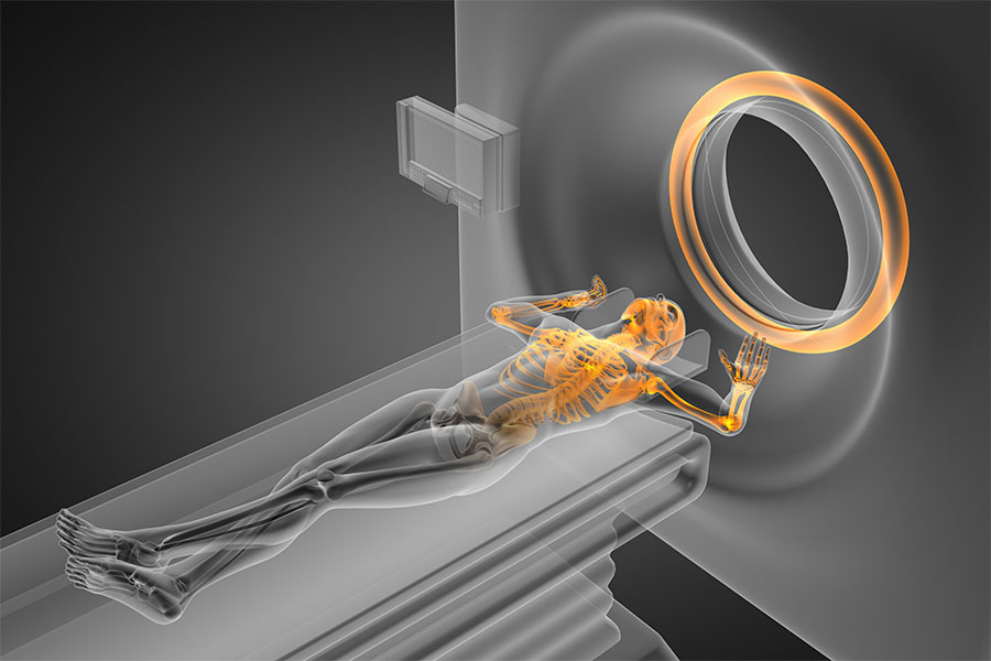 MR çekimi sırasında hasta bir yatağa uzanır, baş veya ayaklardan başlayarak tüpe benzeyen MR cihazına doğru taşınır.
